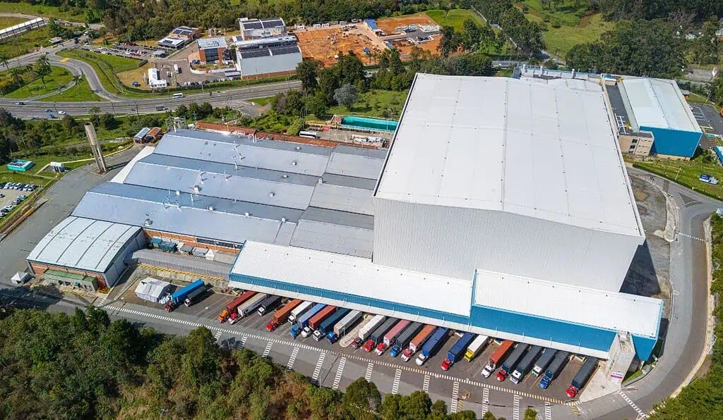 Essity vendió alrededor de 14 billones de euros en 2025: Colombia se consolida como el séptimo país más importante en ventas Centro de distribución de Essity en Río Negro.