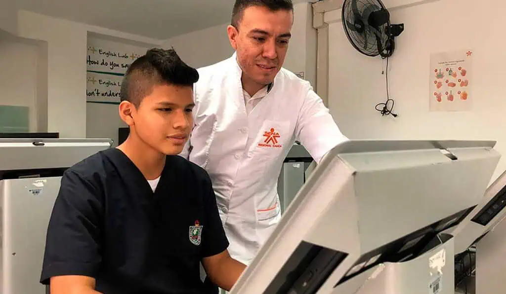 SENA abrió inscripciones para curso gratuito de inglés B2: Así puede aplicar Estudiantes SENA tendrían aporte a salud y pensión
