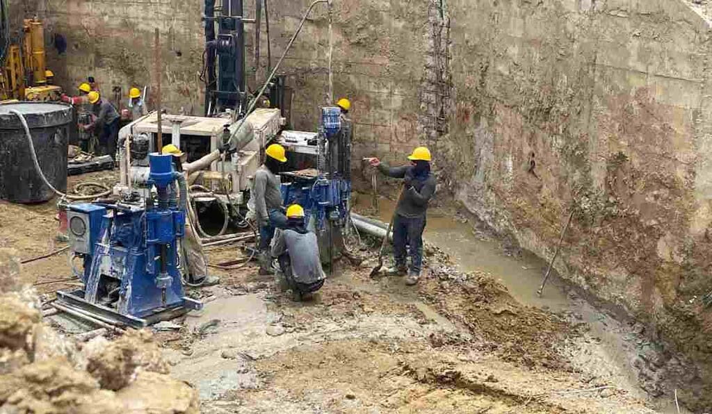 Obras que se ejecutan para abrir un carril en la vía Cartagena - Barranquilla