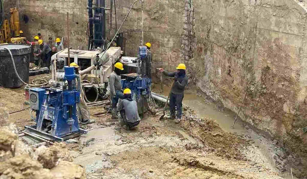 Alerta de la Contraloría: regalías se están perdiendo en obras sin impacto y mala planeación Obras que se ejecutan para abrir un carril en la vía Cartagena - Barranquilla