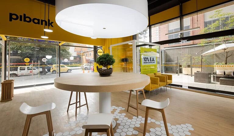 Mientras el BanRep de Colombia baja tasas, este banco sube los intereses de sus cuentas de ahorro