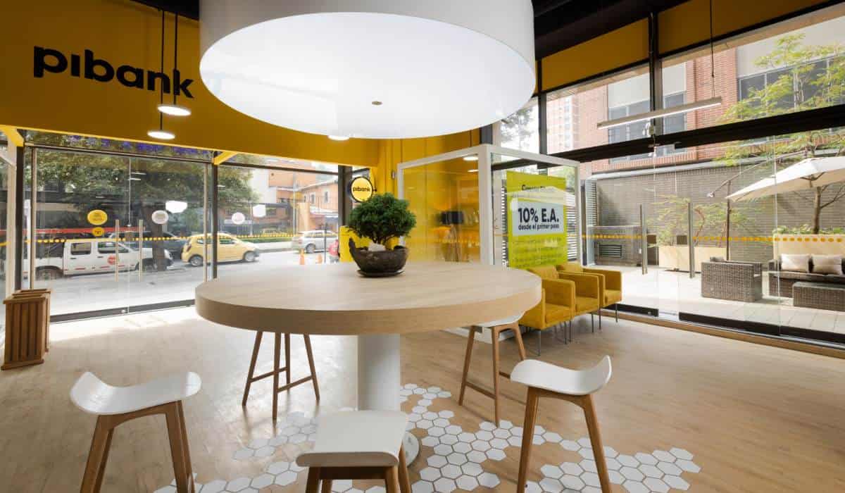 Mientras el BanRep de Colombia baja tasas, este banco sube los intereses de sus cuentas de ahorro