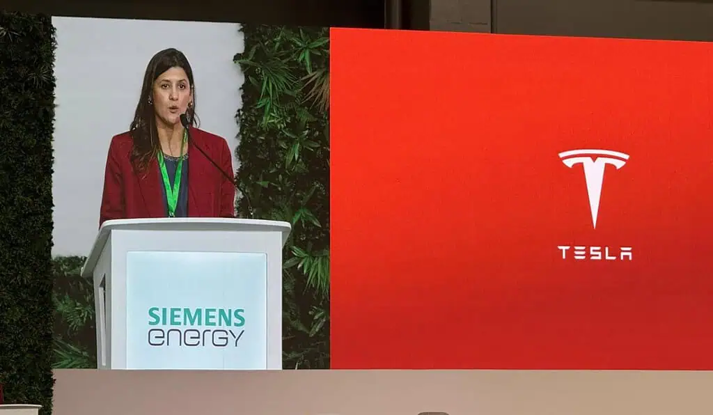 Tesla resalta el potencial de Colombia para integrar baterías en el sistema energético Sandra Barba, directora de regulación y nuevos negocios de Tesla para Latinoamérica