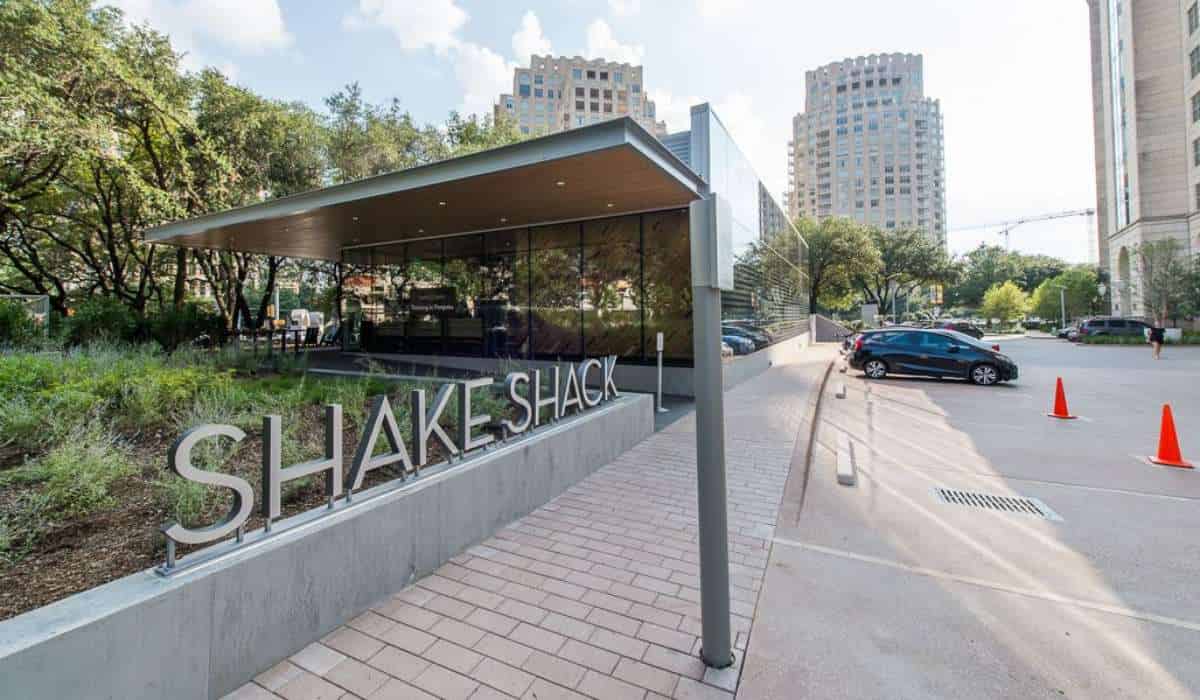 Acción de Shake Shack se dispara con plan para abrir 12 restaurantes en Panamá