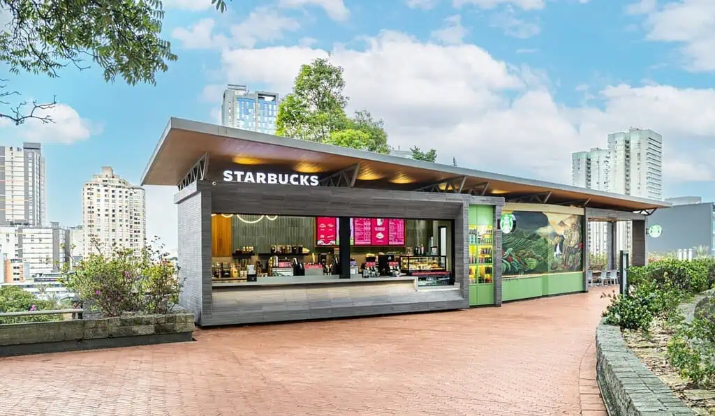 Starbucks lanzó en Colombia programa de lealtad: Así puede obtener importantes descuentos Tienda Starbucks en la Universidad de Los Andes. Foto: cortesía Starbucks.