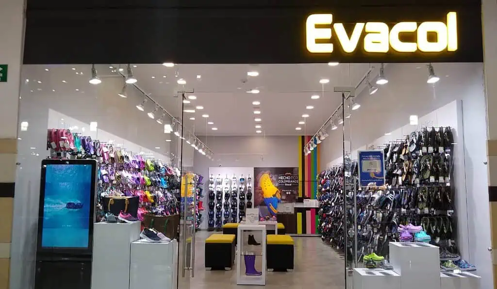 Así se resolvió el pleito entre la colombiana Evacol y la estadounidense Crocs por el calzado de goma Foto: tomada del sitio web de Evacol.