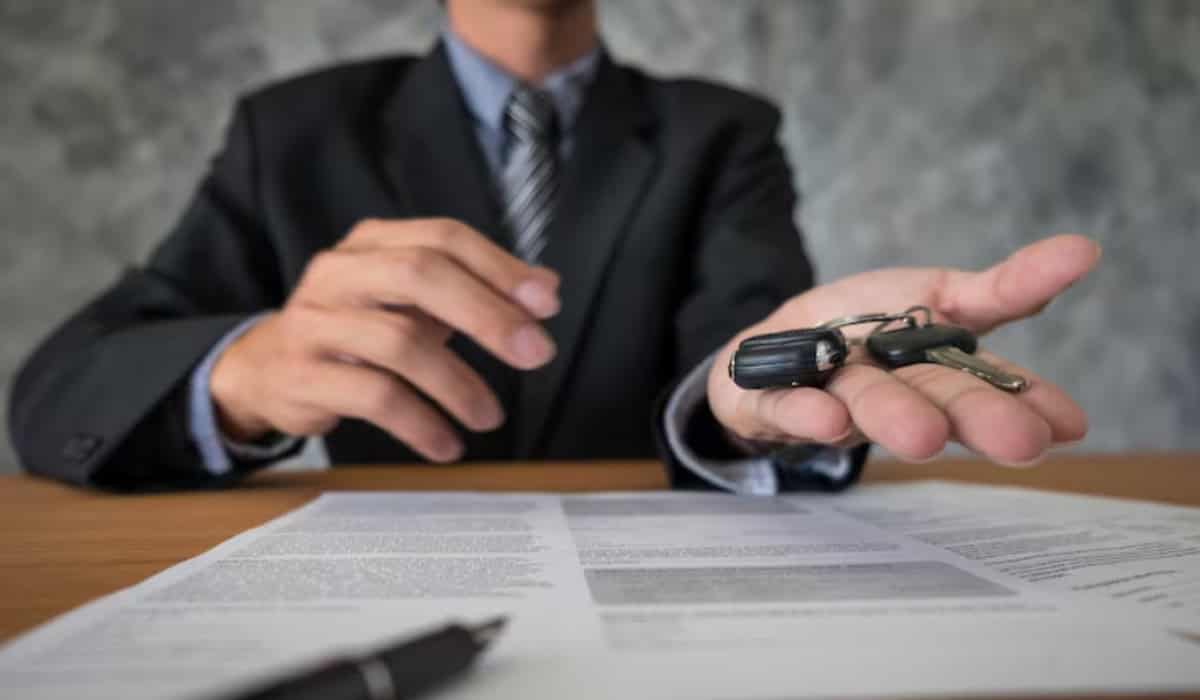 ¿Se puede poner un vehículo a nombre de dos personas? Esto dice la norma en Colombia