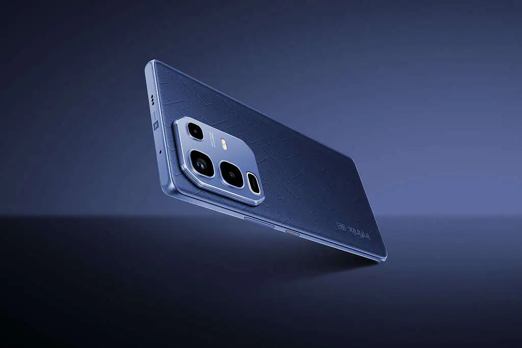 Marca china lanzó celular especializado para gamers en Colombia por menos de $1 millón El Infinix Note 50S 5G azul marino tiene cuero vegano. Foto: cortesía Infinitix.