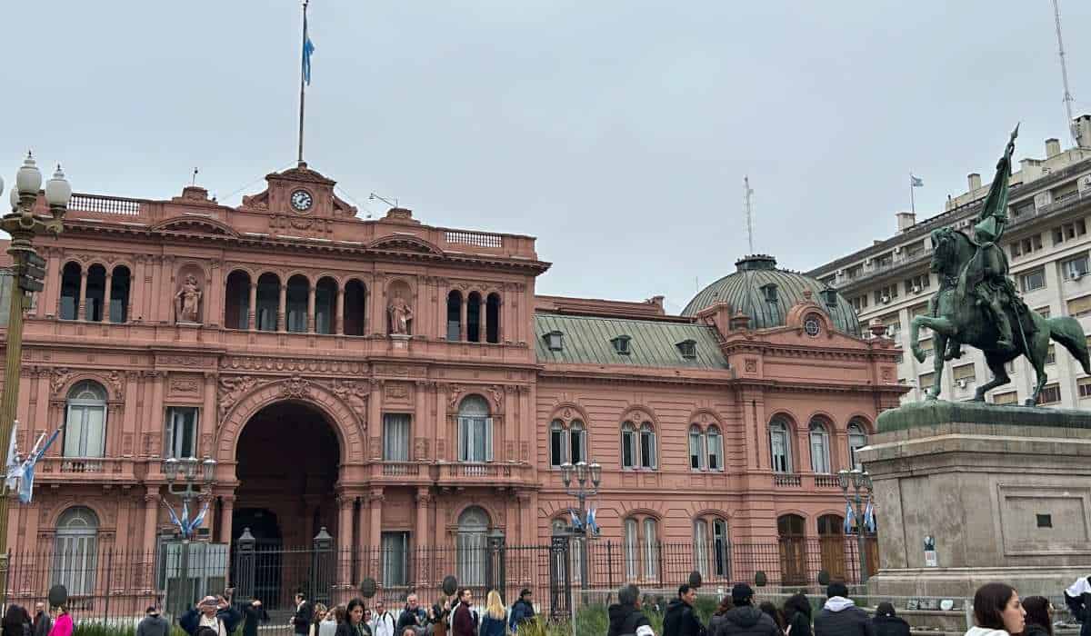 Inflación anual en Argentina llega a 39,4 % y completa 14 meses a la baja