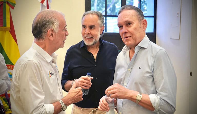izq. gobernador del Atlántico, ministro del Interior, Armando Benedetti y Efraín Cepeda, Senado
