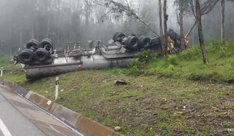 Accidente de carro tanque mantiene cerrada la vía al Llano