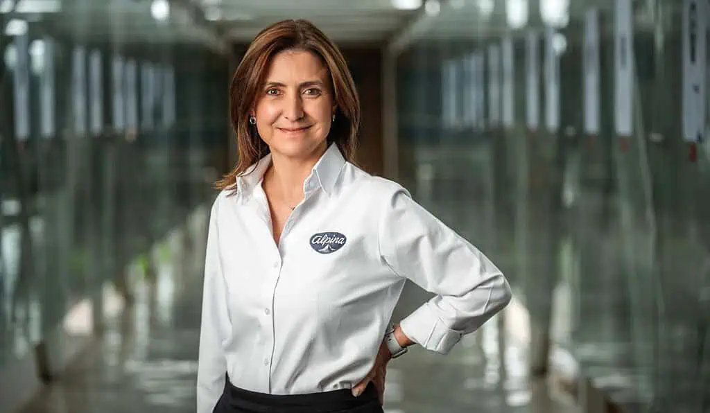 Carolina Espitia, la primera mujer en liderar Alpina en Colombia Carolina Espitia, gerente de Alpina Colombia