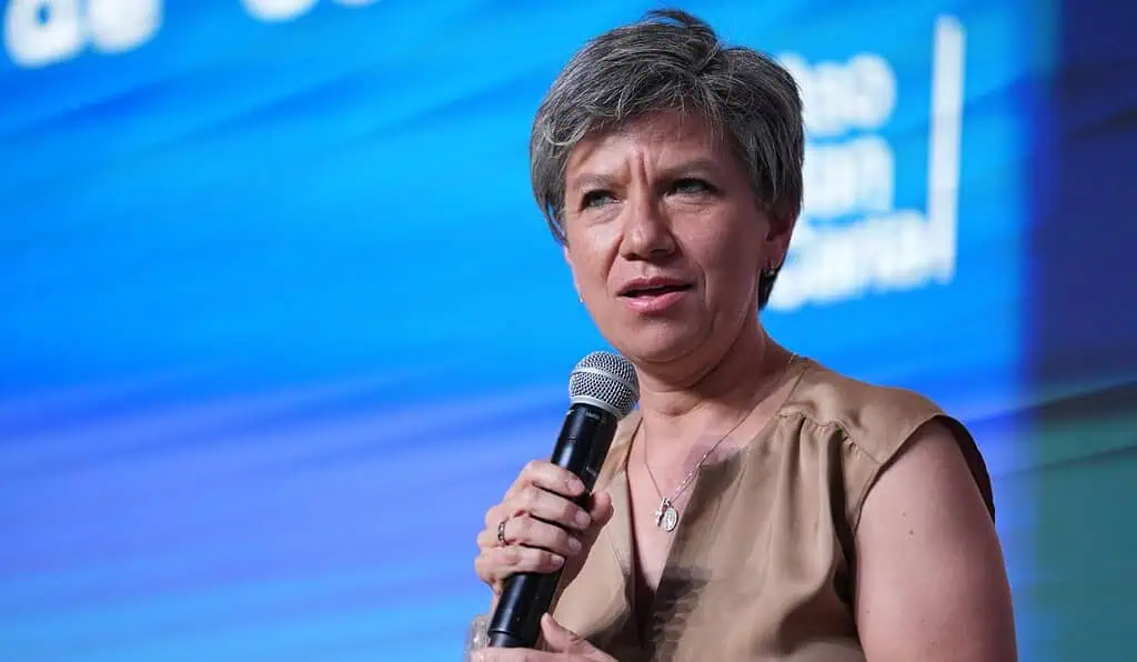 Claudia López dijo si endosará sus votos a Cepeda o a De la Espriella Claudia López