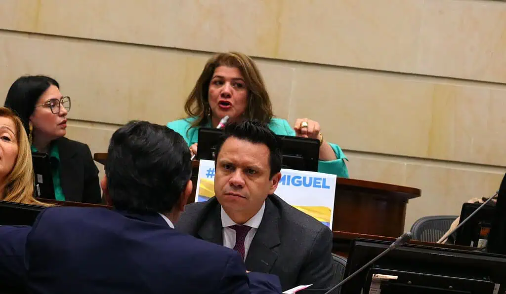 Petro anuncia contratación de “miles” de inspectores para validar cumplimiento de la reforma laboral Debate de la reforma laboral en el Congreso