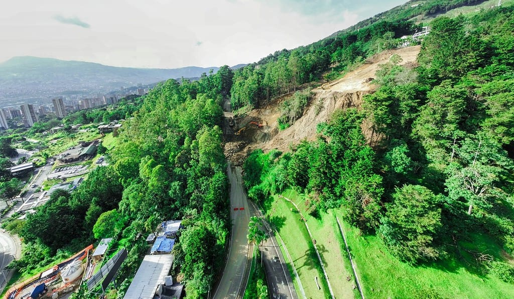 Deslizamiento en la Loma de los Balsos, en Medellín. Foto: Alcaldía de Medellín.