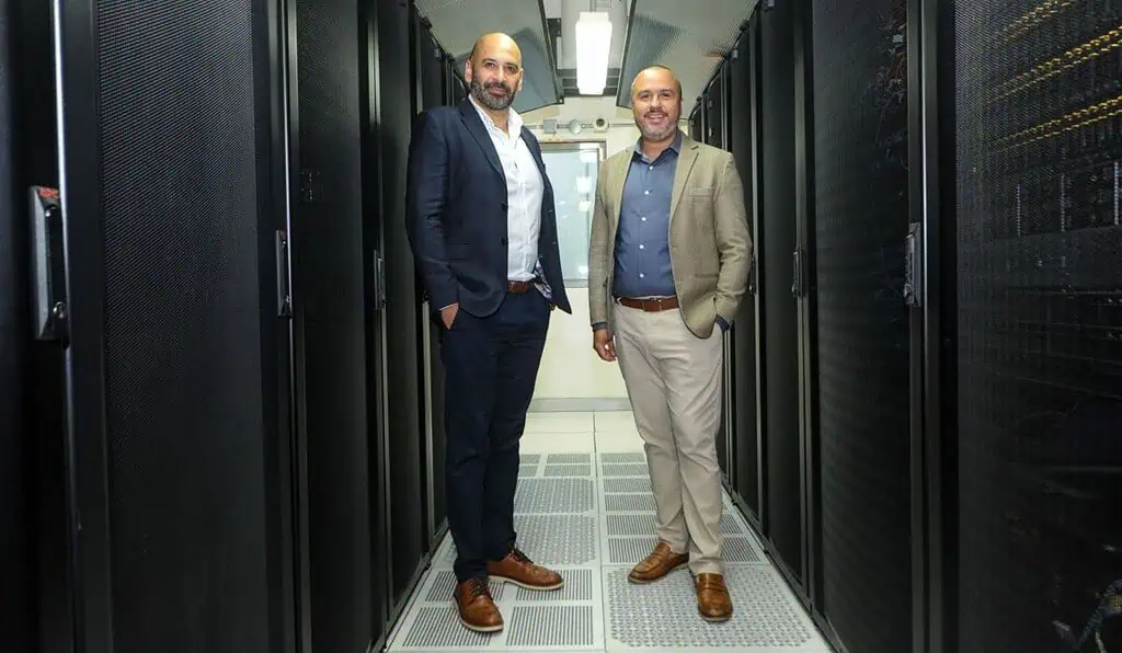 IFX Networks adquiere Luminet como plan para liderar la conectividad en Costa Rica Diego Cardoza, country manager de IFX-Codisa y Rafael Quirós, director comercial de IFX Networks