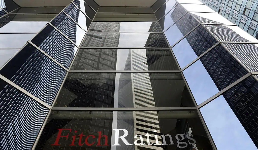 Fitch critica estrategia de deuda del Gobierno Petro: denuncia maniobras para hacer parecer el déficit fiscal más bajo Fitch