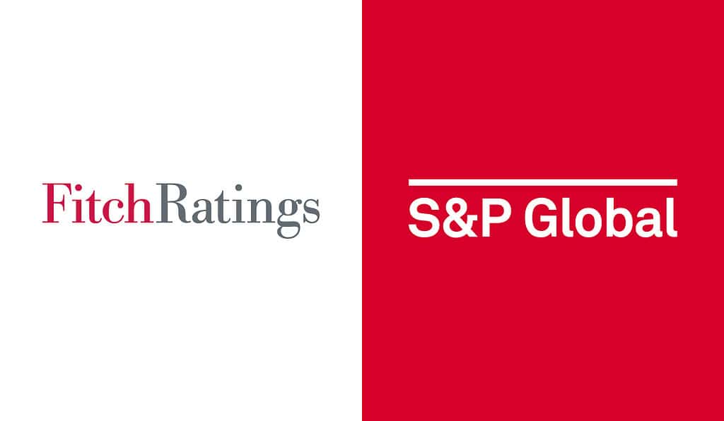 Logos de Fitch Ratings y de S&P Global Ratings.
