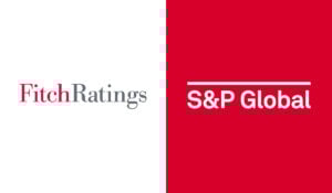 Logos de Fitch Ratings y de S&P Global Ratings.