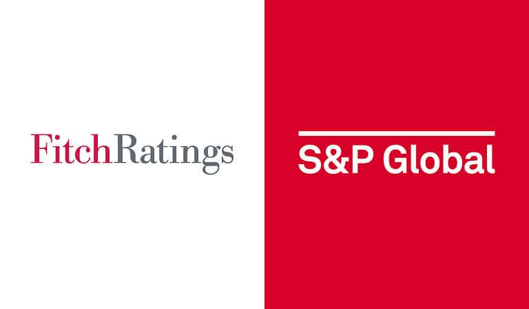Logos de Fitch Ratings y de S&P Global Ratings.