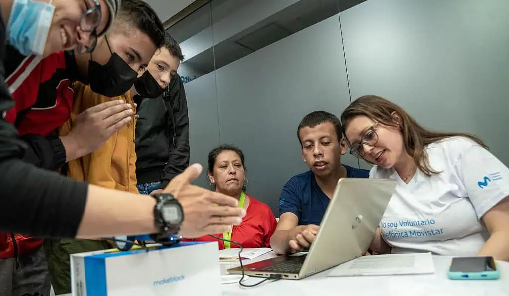 Fundación Telefónica Movistar anuncia inscripciones para becas de la Escuela de Robótica Inclusiva 2025 Fundación Telefónica Movistar
