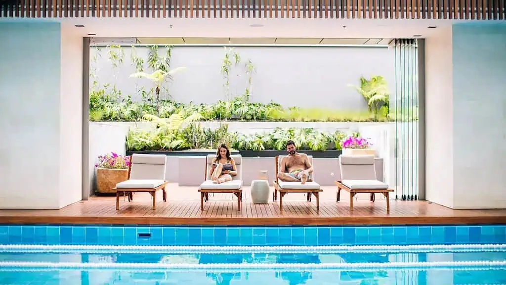 Cadena de hoteles lanzó en Colombia descuentos de hasta el 40 % para temporada de vacaciones Piscina del Grand Hyatt Bogotá. Foto: cortesía Hyatt.