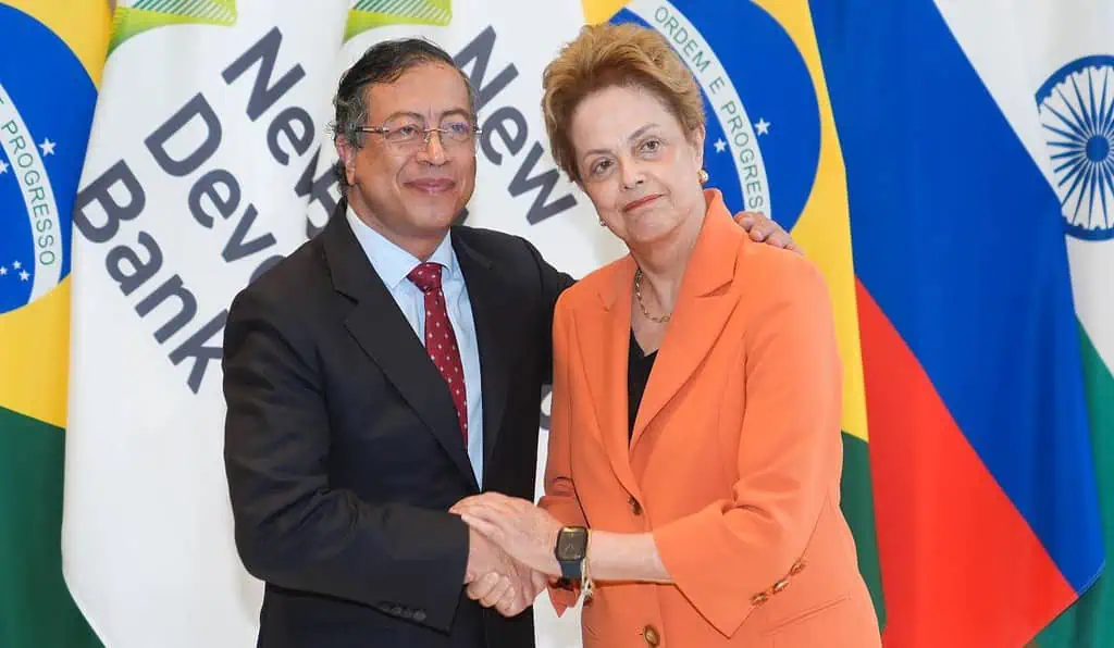 Gobierno Petro confirma ingreso de Colombia al banco de los BRICS Gustavo Petro, presidente de Colombia y Dilma Rousseff
