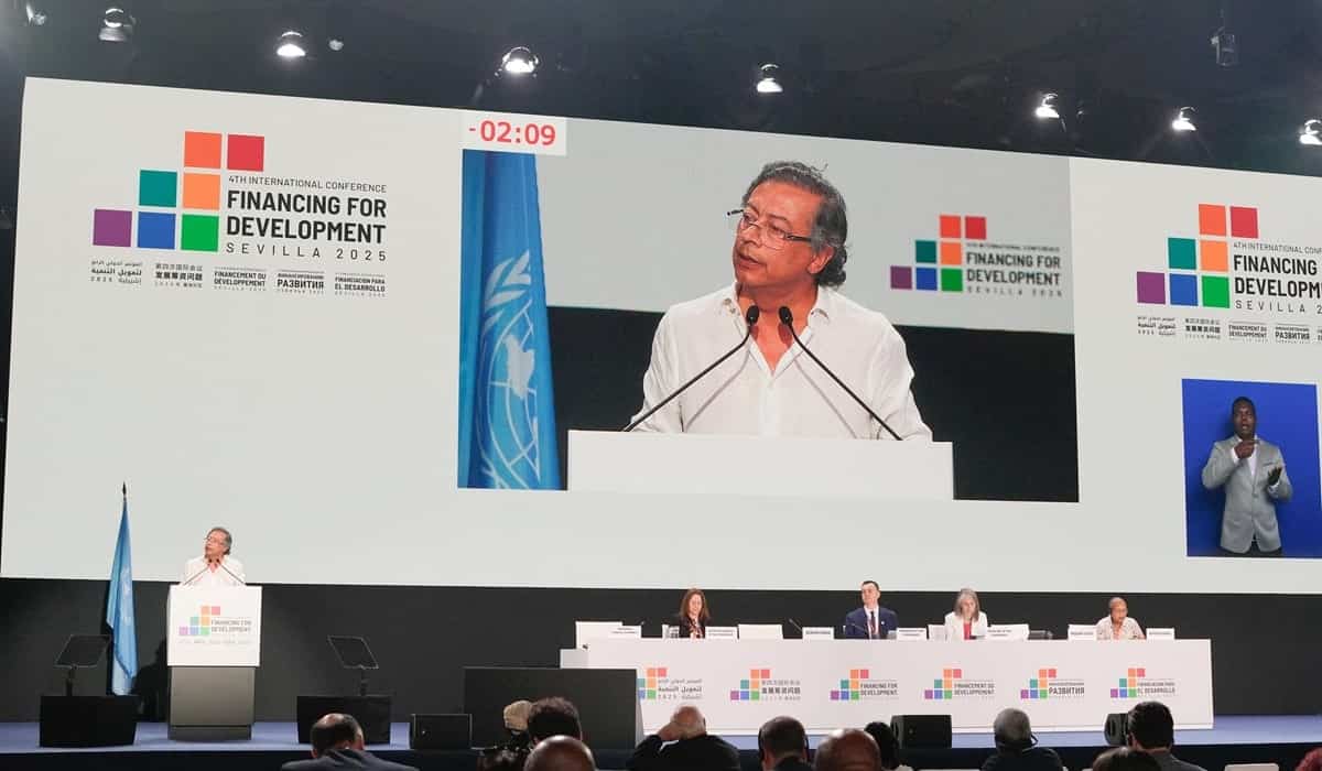 Petro crítica duramente al FMI y plantea su posible liquidación si no se reestructura