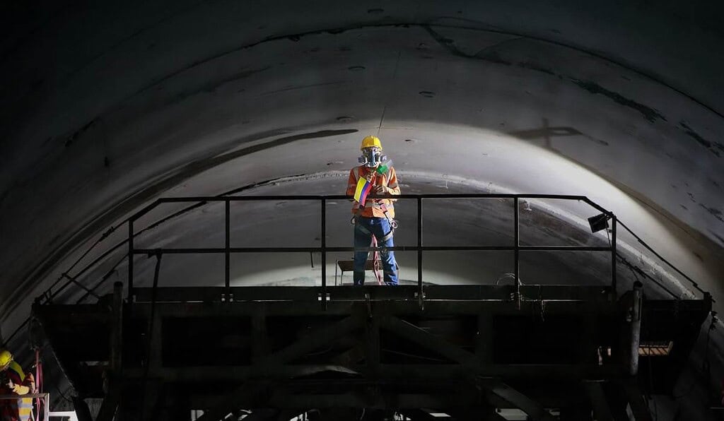 Hacen entrega oficial del Túnel del Toyo
