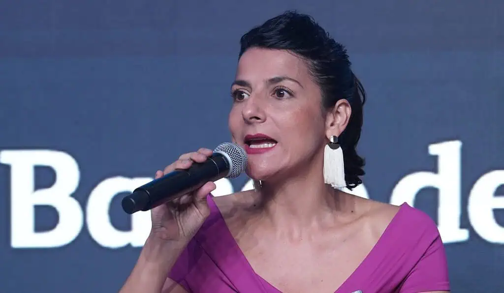 Irene Vélez defiende a la ANLA y dice que atrasos de proyectos de energía no son culpa de la entidad Irene Vélez defiende a la ANLA y dice que atrasos de proyectos de energía no son culpa de la entidad
