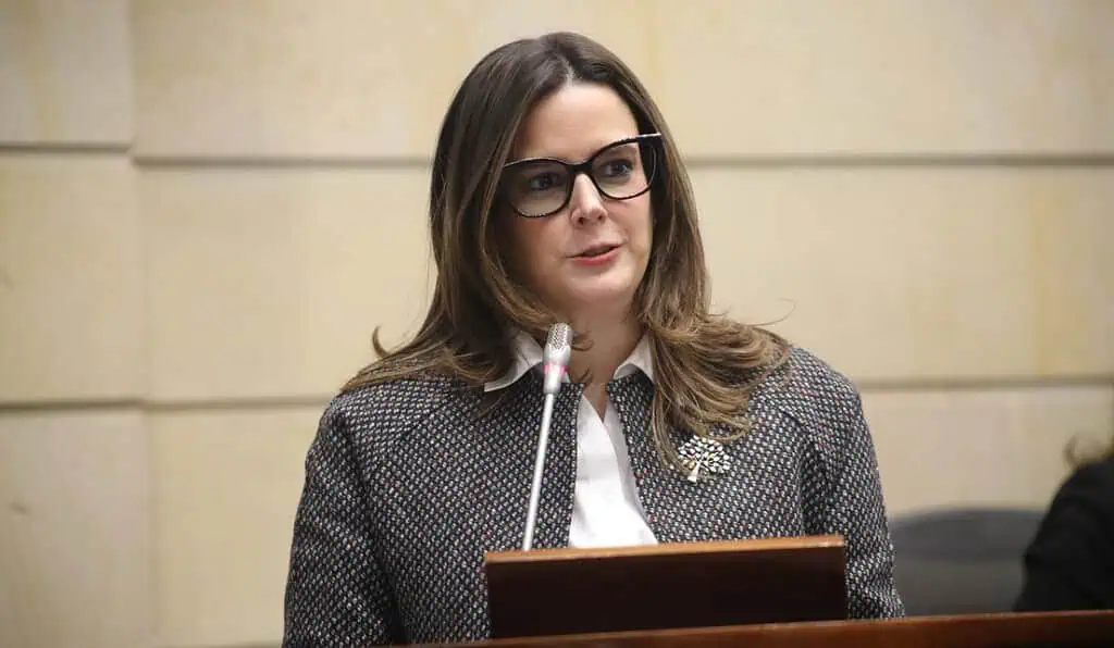 Senado elige a Lina Marcela Escobar como nueva magistrada de la Corte Constitucional Lina Marcela Escobar, nueva magistrada de la Corte Constitucional