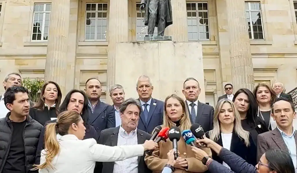 Precandidatos y congresistas convocan ‘marcha del silencio’ en rechazo al atentado a Miguel Uribe Turbay Precandidatos y congresistas convocan ‘marcha del silencio’ en rechazo al atentado a Miguel Uribe Turbay