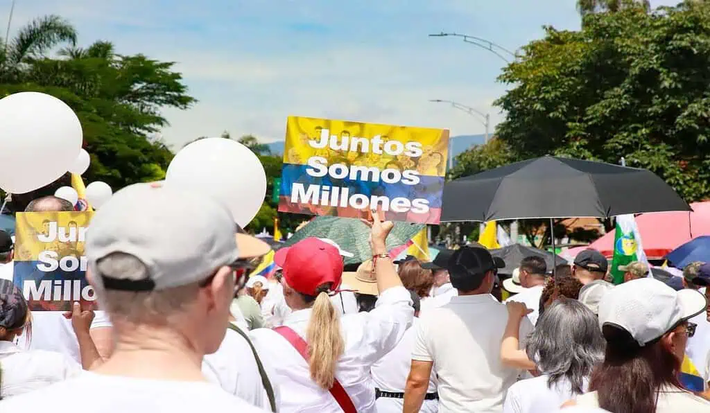 "No es desconociendo el orden institucional, ni las reglas de juego", empresarios piden cuidar la democracia Marchas en Colombia