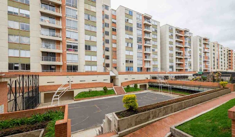 Millonaria multa en conjuntos por negocio en zona común