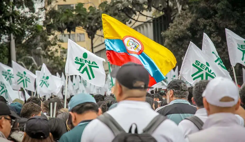 Empieza a caer la contratación de aprendices del SENA tras reforma laboral: se enciende discusión política Aprendices del SENA