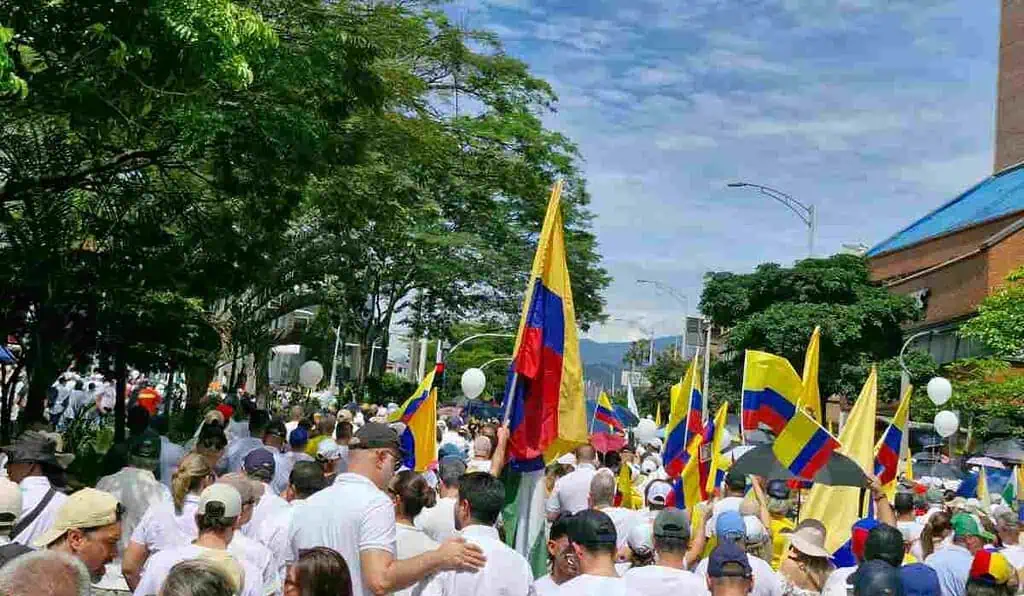 "No es desconociendo el orden institucional, ni las reglas de juego", empresarios piden cuidar la democracia Movilizaciones en Colombia