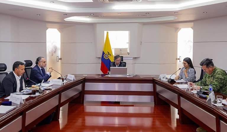 Presidente Gustavo Petro y Fuerzas Armadas