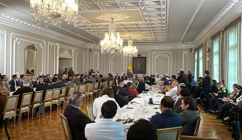 Gobierno frena decreto de consulta popular hasta que el Senado defina reforma laboral Reunión de la Comisión de Seguimiento Electoral