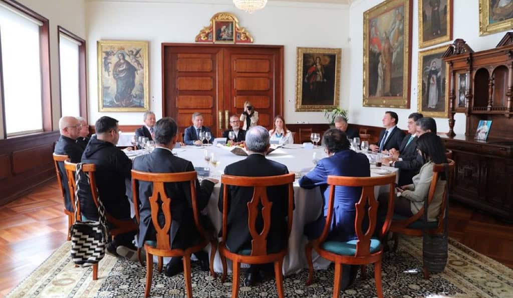 Arranca reunión entre Petro, altas cortes, Congreso e Iglesia Católica para desescalar violencia Reunión del presidente Gustavo Petro, altas cortes y organismos de control