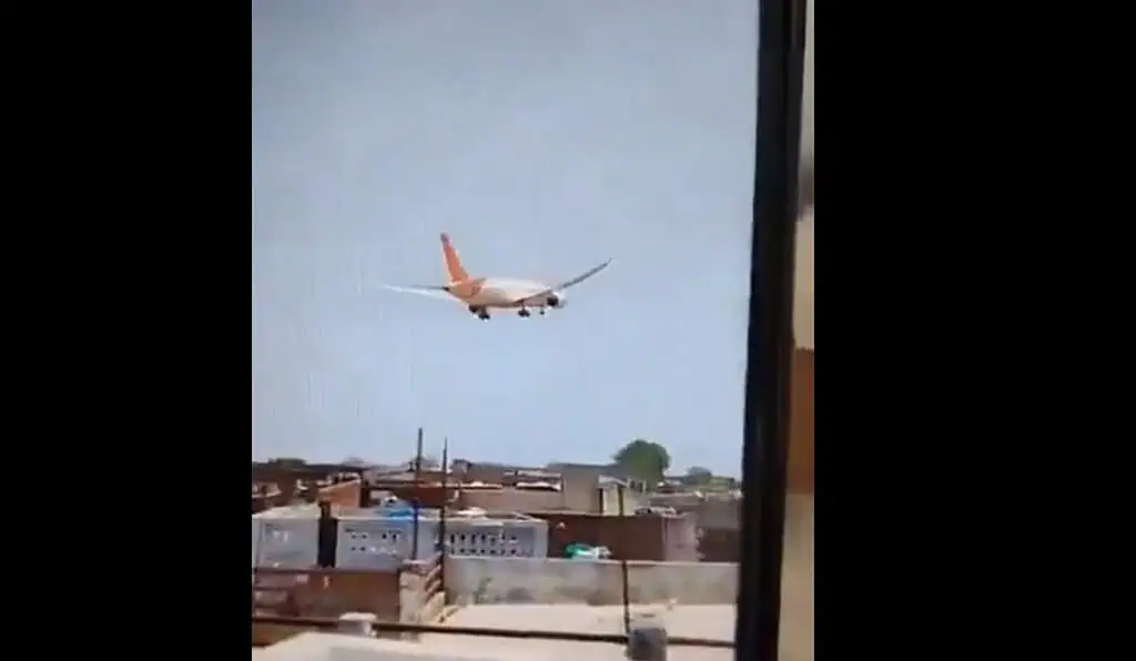 En video: Avión de Air India con destino a Inglaterra cayó tras despegue; transportaba más de 240 pasajeros Air India