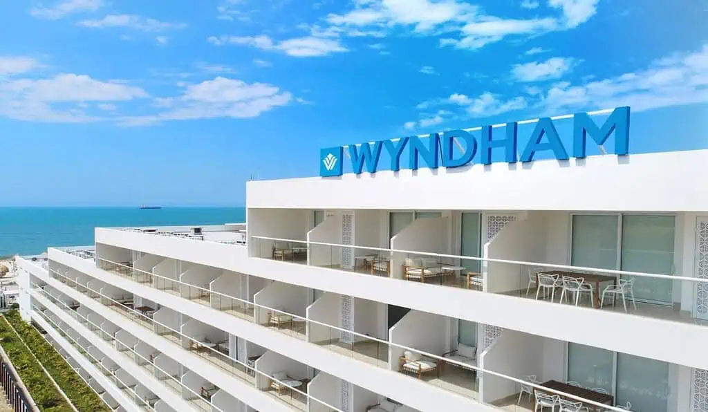 Ganancias de Wyndham Hotels & Resorts crecieron en el tercer trimestre pese reducción de las ventas WYNDHAM SANTA MARTA ALUNA BEACH CLUB