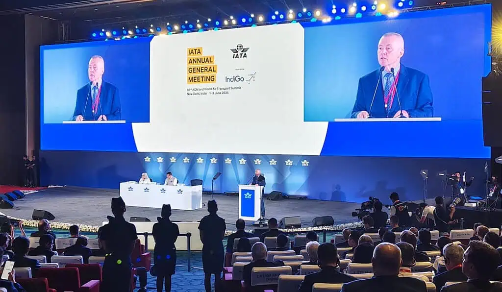 IATA rebaja levemente proyección de ganancias para aerolíneas durante 2025 Willie Walsh director general IATA