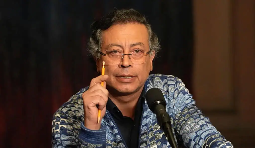 Petro no reconoce déficit histórico de Colombia y culpa al Congreso de rebaja en calificación de Moody's y S&P Gustavo Petro