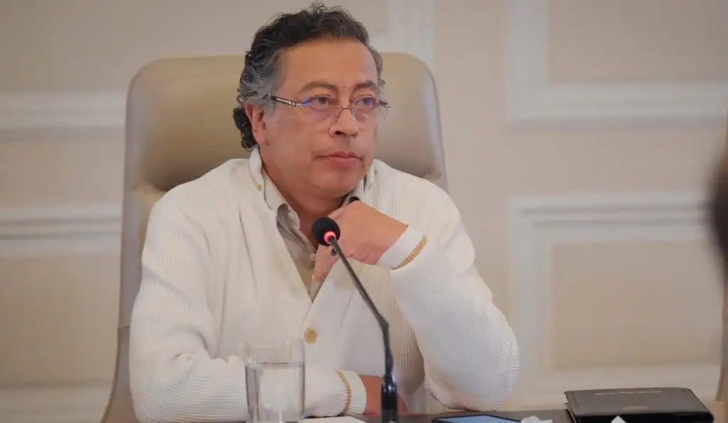 Analistas no ven intención del Gobierno Petro por hacer un esfuerzo fiscal, sino de gastar más: Presupuesto 2026 Gustavo Petro habla de Miguel Uribe