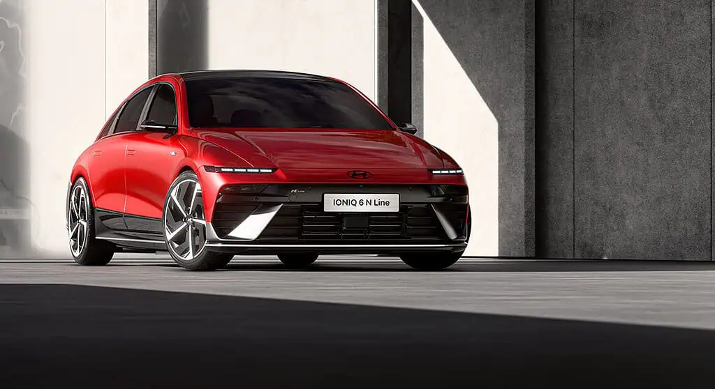 Hyundai Motor Company presentó el sedán eléctrico Ioniq 6 N: Así se ve Ioniq 6 N en rojo. Foto: tomada de www.hyundai.com/worldwide/en/newsroom/detail/0000000928.html