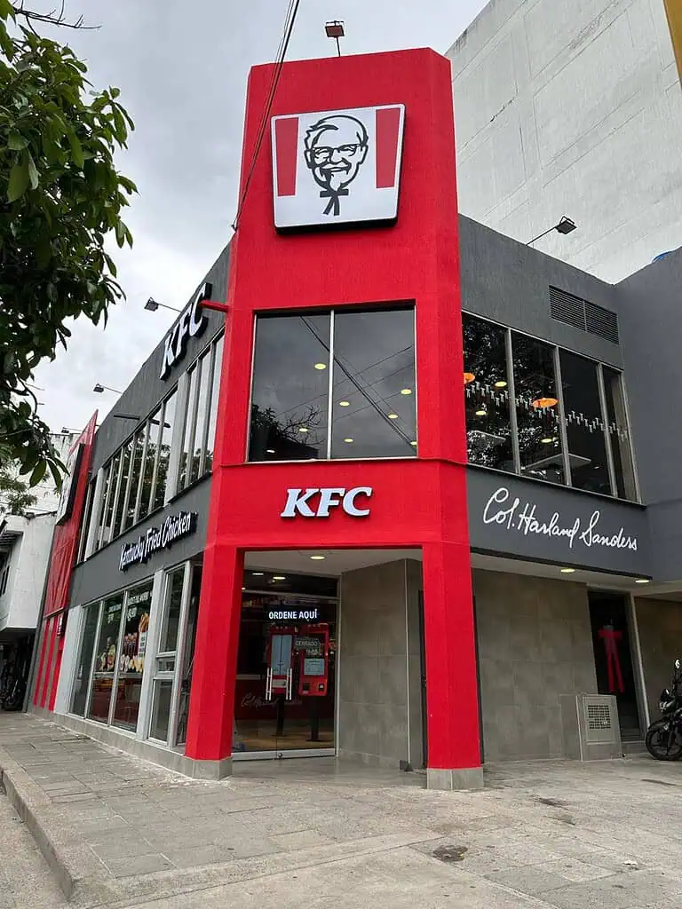 KFC anuncia millonaria inversión para abrir nuevo punto en importante centro comercial al sur de Bogotá KFC abrió su segundo restaurante en Neiva. Foto: cortesía KFC.