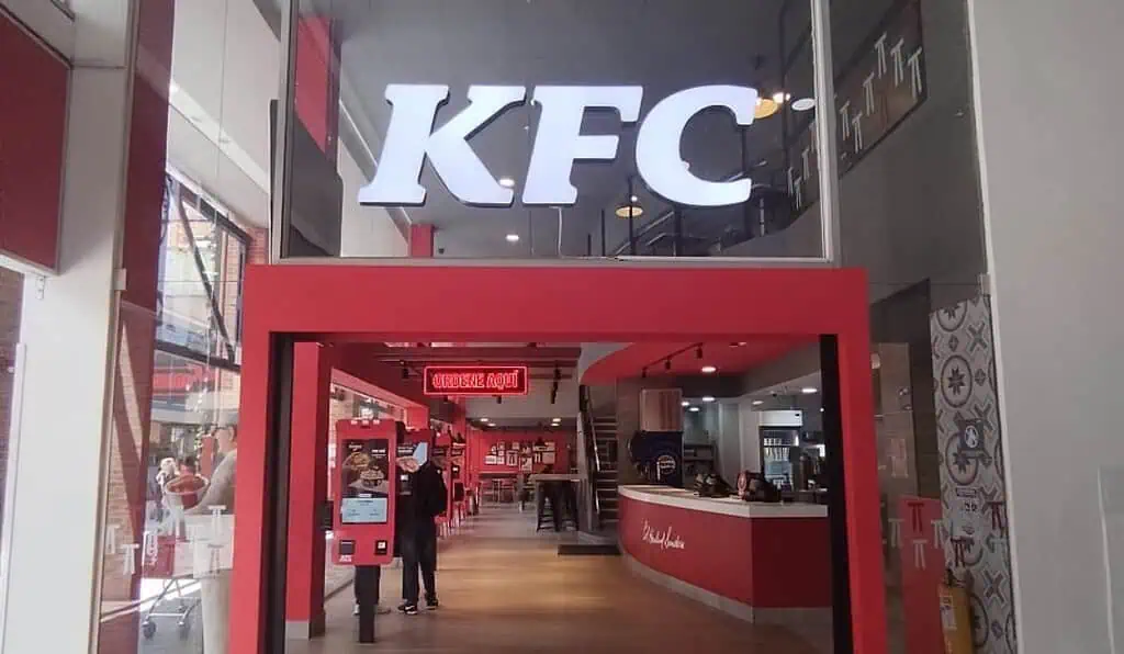 KFC anuncia millonaria inversión para abrir nuevo punto en importante centro comercial al sur de Bogotá KFC centro comercial Plaza de las Américas, Bogotá.