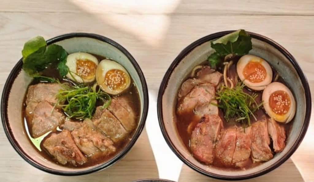 Ramen de Sakura Ramen Bar.
