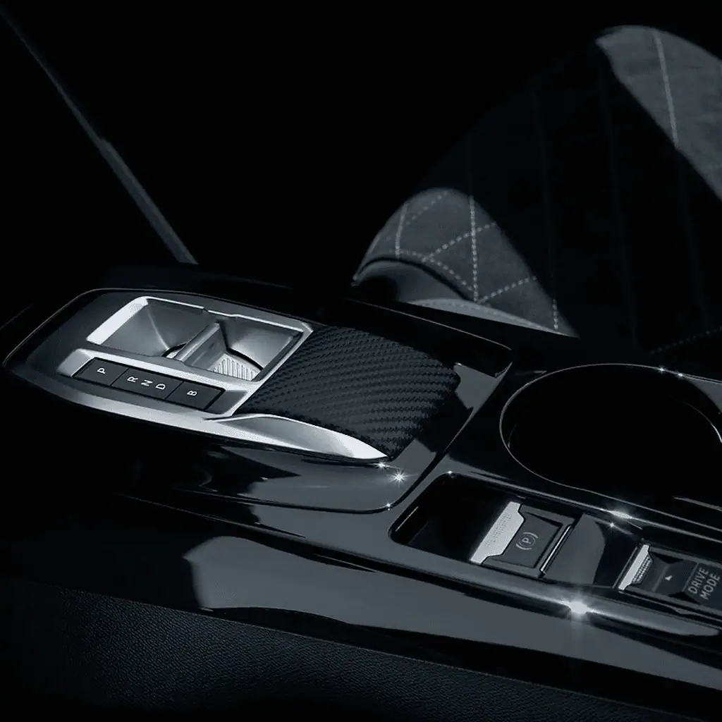 Peugeot lanzó en Colombia carro híbrido no enchufable por menos de $130 millones Caja de cambios. Foto: cortesía Peugeot.
