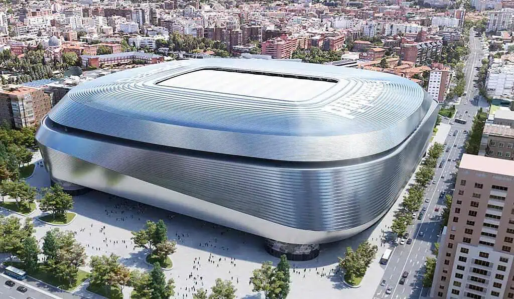El Bernabéu: La mina de oro que elevaría el presupuesto del Real Madrid a 1.200 millones de euros El Santiago Bernabéu está a punto de culminar una transformación sin precedentes que lo convertirán en uno de los escenarios más vanguardistas del mundo.